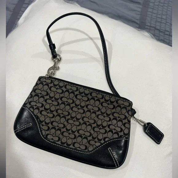 Vintage Coach Wristlet EUC - Picture 3 of 3